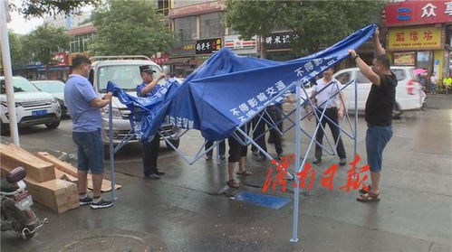 蒲城暖心行動(dòng) 50頂應(yīng)急帳篷與30把雨傘為化工產(chǎn)品攤販遮風(fēng)避雨